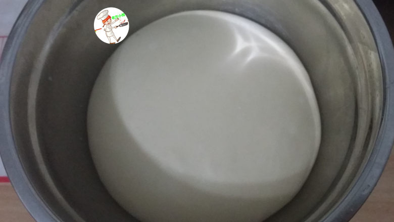 奶香小面包,重新搓圆,盖膜放至烤箱内发酵至2.5倍大