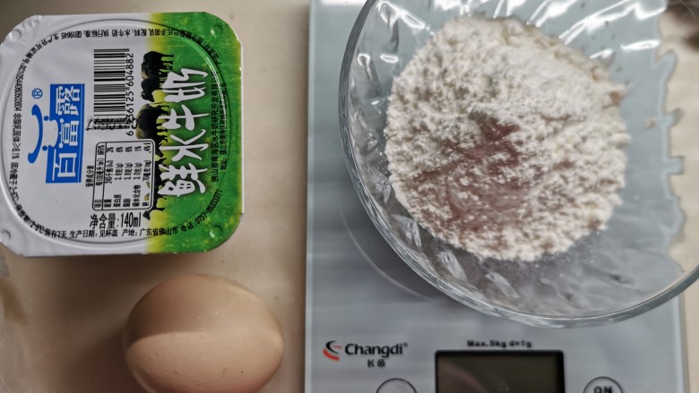 芝麻红薯饼,备齐食材。