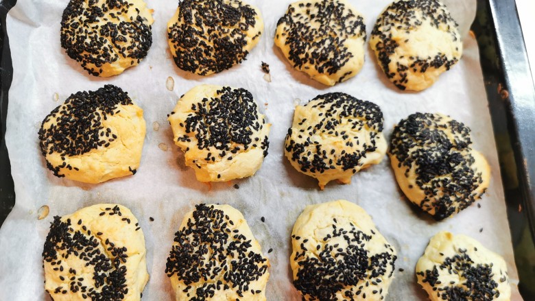 芝麻红薯饼,外皮松脆，里面软糯。