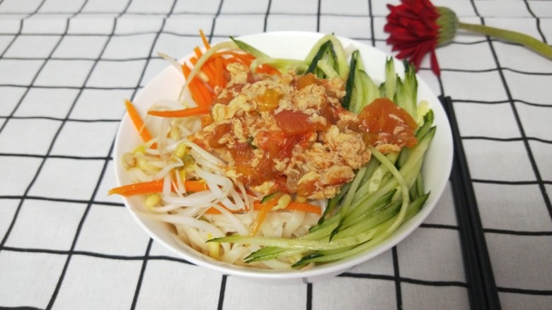 黄瓜拌面,成品图