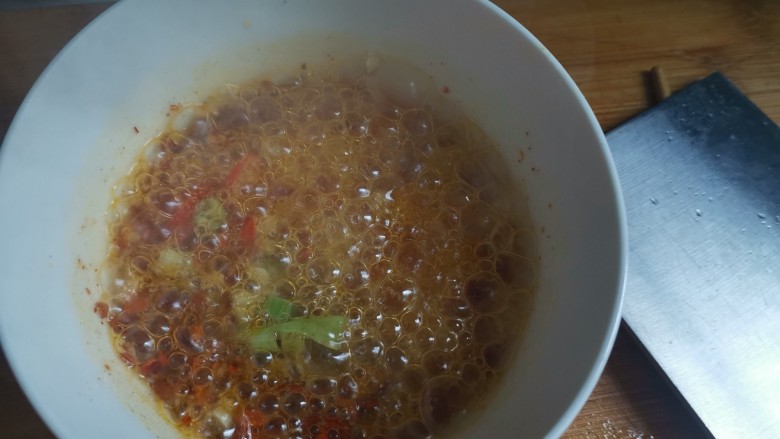 黄瓜拌面,用油泼一下,其出香味
