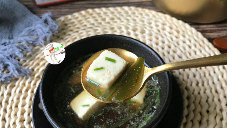 海带豆腐汤,尝一口,酯香馥郁,豆腐滑嫩,汤汁鲜美,非常地好喝