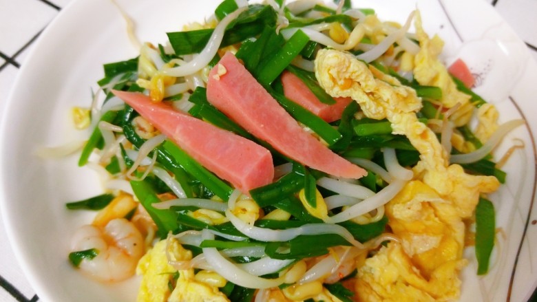 虾仁韭菜炒鸡蛋,这样一盘美味的虾仁韭菜炒鸡蛋就做好啦!