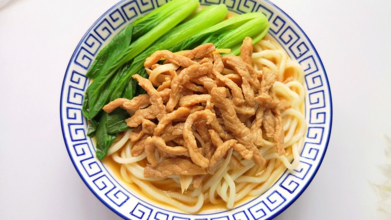 小白菜肉丝面,香喷喷的肉丝面做好啦!