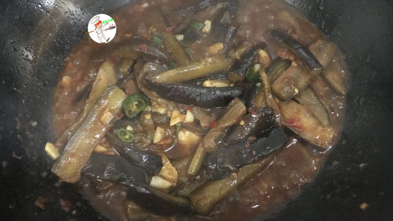 蒜香茄条,翻炒均匀后,转大火收浓汤汁即可