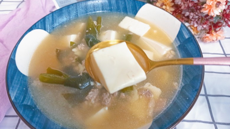 海带豆腐汤,嫩嫩的豆腐