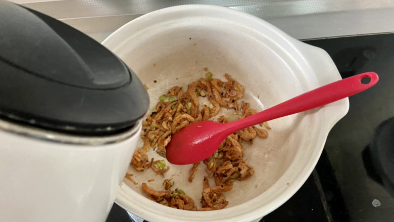 海带豆腐汤,加入适量热水,