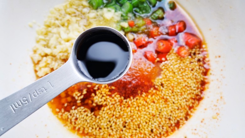 黄瓜拌面,2勺生抽,