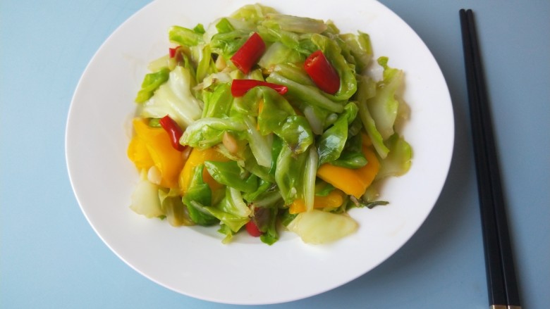 双椒手撕包菜,成品图
