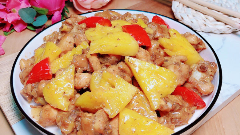 菠萝炒鸡,酸甜下饭哟!