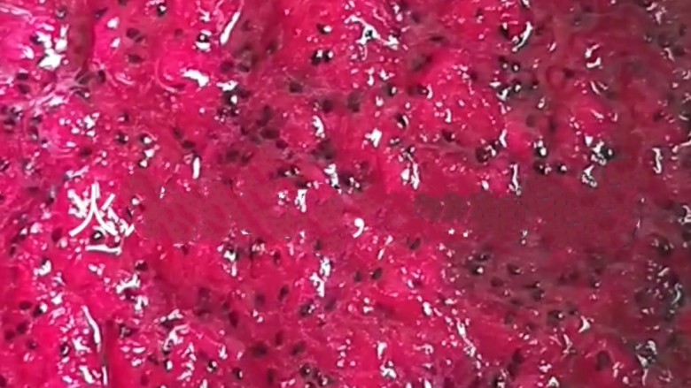 花朵馒头,<a style='color:red;display:inline-block;' href='/shicai/ 608'>火龙果</a>用豆浆机打碎,要带籽的。