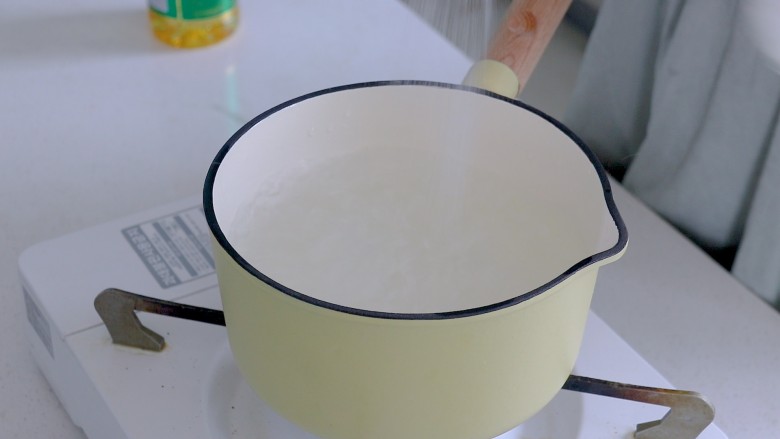 秋葵煎蛋(鸡蛋饼),一点盐,这样煮秋葵不会变色