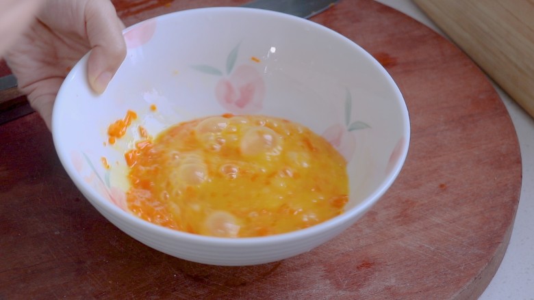 秋葵煎蛋(鸡蛋饼),混合均匀