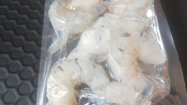 葱爆虾仁,黑虎大虾仁一袋九个。