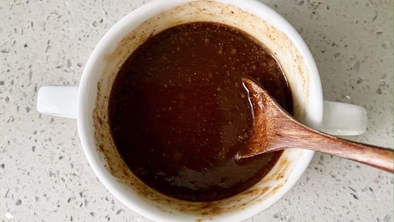  家庭版酱香饼，无需揉面，快手又好吃,加半碗清水调匀