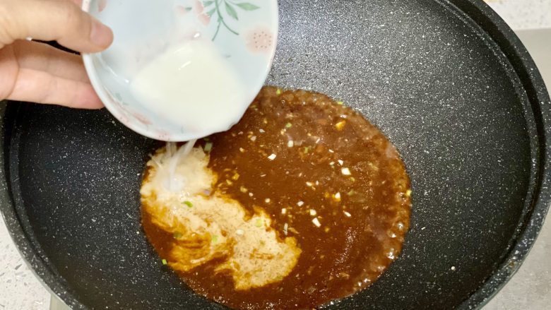  家庭版酱香饼，无需揉面，快手又好吃,倒入水淀粉