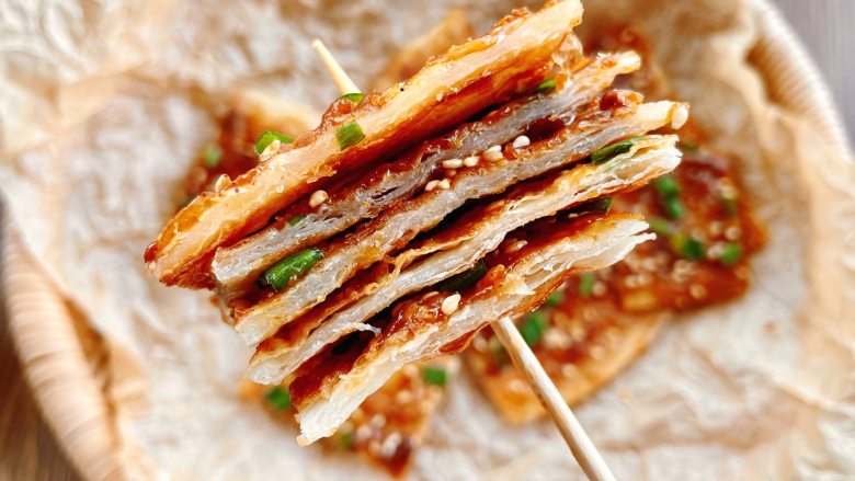  家庭版酱香饼，无需揉面，快手又好吃,无需自己揉面，层次分明！