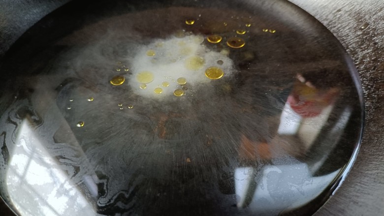 白菜炒蘑菇,起锅加水,添油添盐,