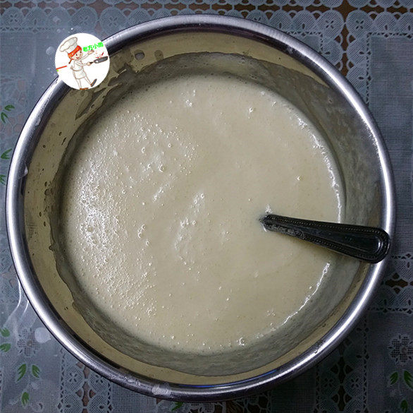 蔓越莓冰激凌,搅拌均匀后,倒入塑料盒中