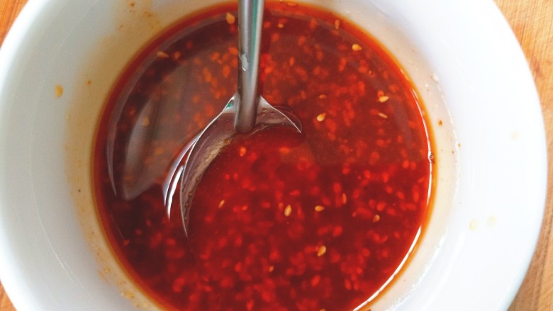 蔬菜卷,加入<a style='color:red;display:inline-block;' href='/shicai/ 788'>生抽</a>,米醋,盐,鸡精调成料汁