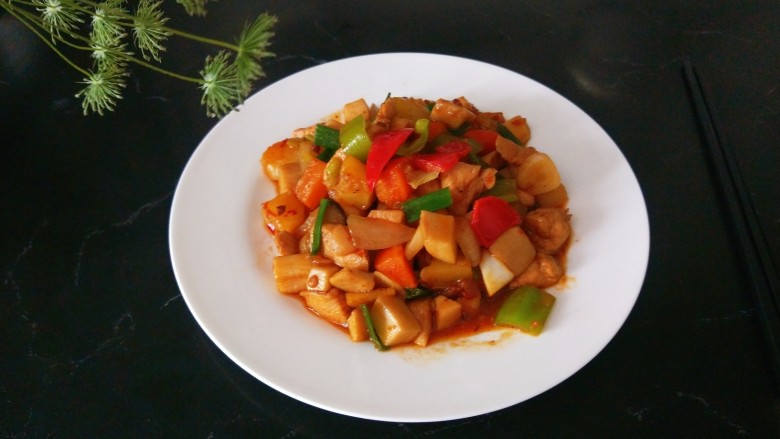 杏鲍菇炒鸡丁,,成品图