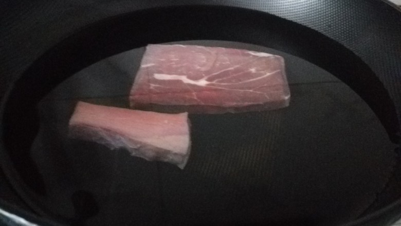 火腿炒瓠子,火腿凉水下锅煮一会,不然太咸