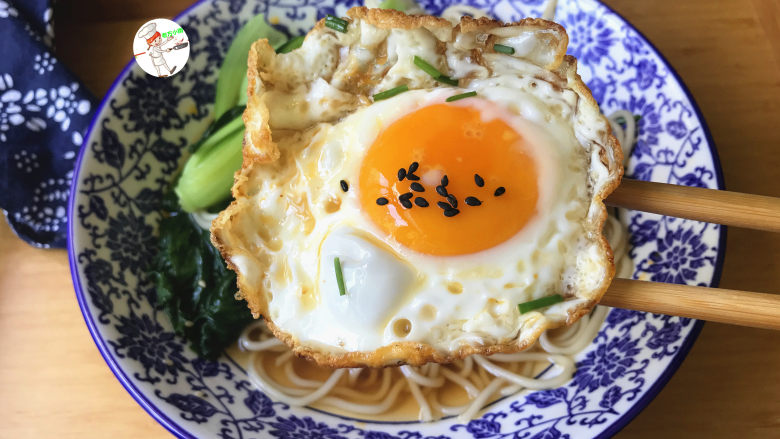 青菜鸡蛋面,鸡蛋金黄酥脆,香嫩美味
