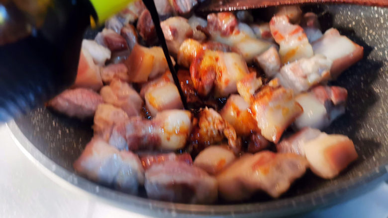 蒸的不一样，蒸好吃，米粒Q弹，馅儿超多，不必等四、五小时才有粽子吃,加入生抽，老抽，料酒，糖，蚝油，胡椒粉，五香粉，水