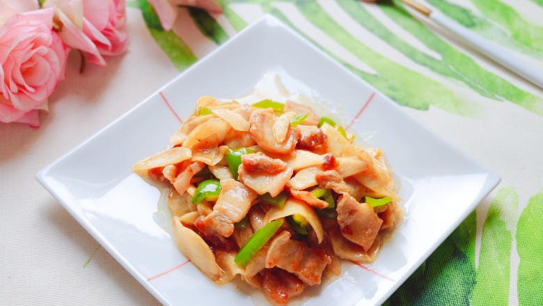 五花肉炒茭白,装盘,好有食欲