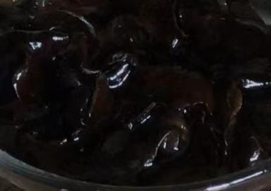 洋葱拌牛肉,泡好以后,洗净捞出
