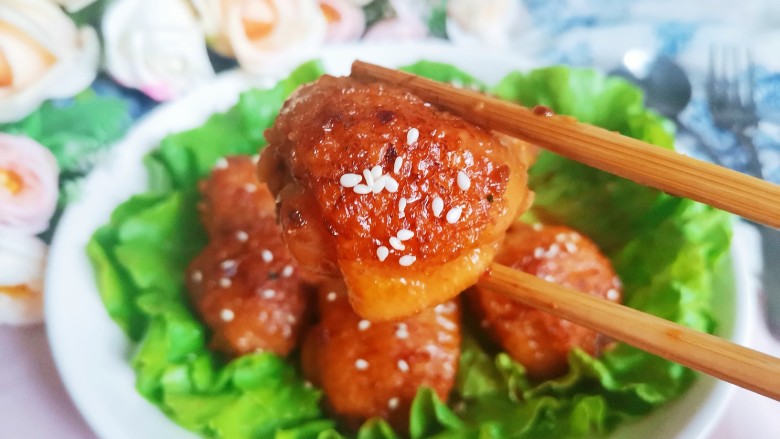 鸡翅包饭.,美味诱人的鸡翅包饭就做好了