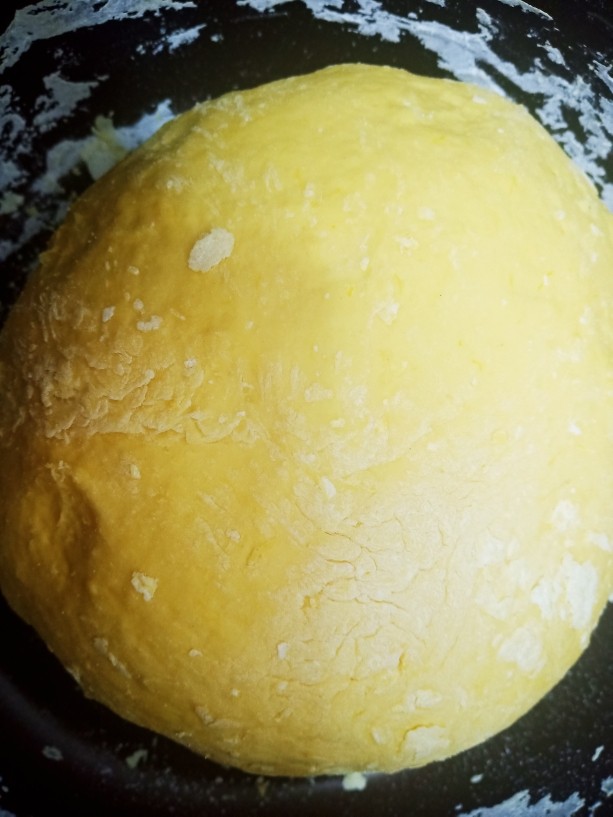 杂粮包子,揉成一个光滑的面团。