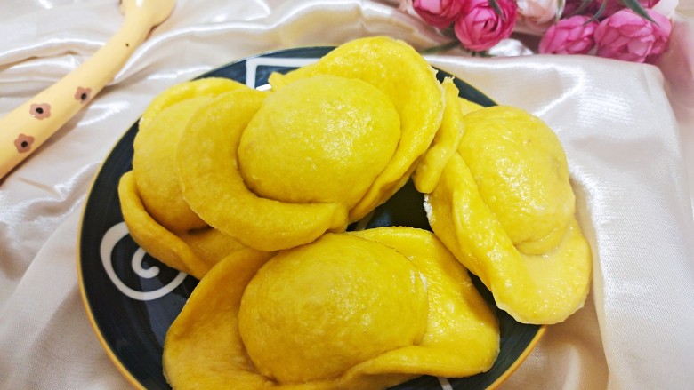 杂粮包子,大火上汽后，转中火再蒸10分钟即可。