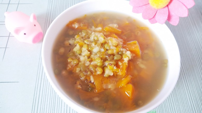 绿豆南瓜粥,时间到,美味完成。
