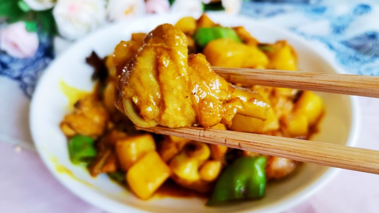 咖喱土豆鸡块,鸡肉软烂入味,鲜嫩多汁,超级鲜香