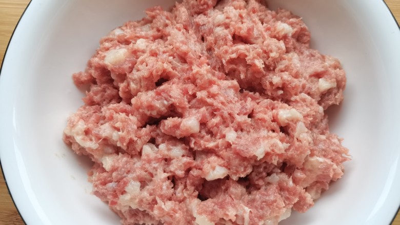 锅贴,肉搅成肉末