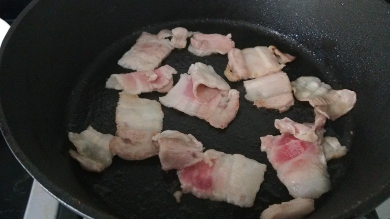 干锅菜花五花肉,煸出多余的油脂,吃的时候不腻