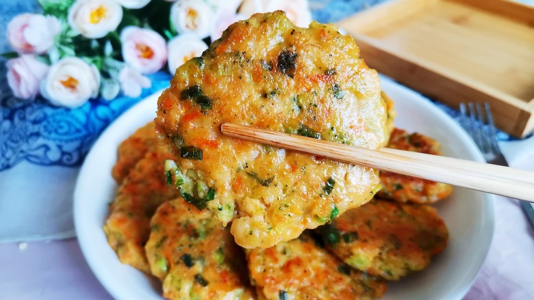 鲜虾蔬菜饼,营养丰富,味道鲜美的鲜虾蔬菜饼就做好了