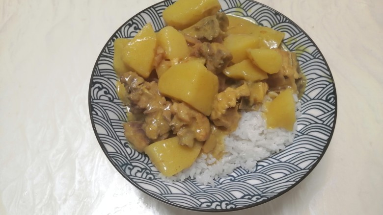 咖喱土豆鸡块,这道菜拿来盖饭,汤汁拌饭超级好吃