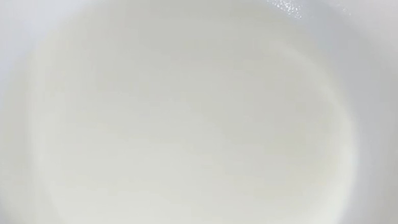 草莓雪媚娘,然后上汽蒸,边蒸边搅拌