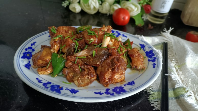 红烧草鱼块,装盘撤小葱