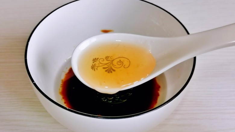 鸡胸肉蔬菜沙拉,加入<a style='color:red;display:inline-block;' href='/shicai/ 865'>蜂蜜</a>。