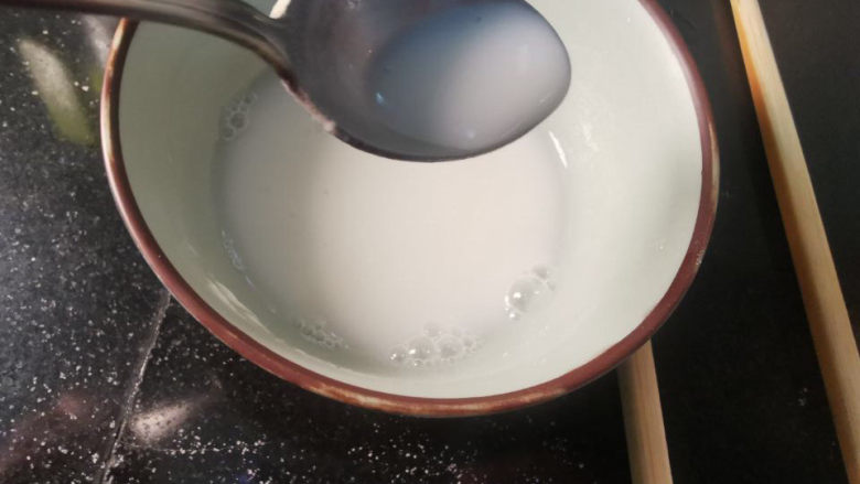 牛肉锅贴,兑了面粉水,面粉1,水5