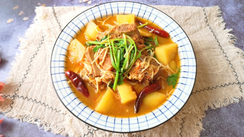 番茄<span style="color:red">排骨</span><span style="color:red">煲</span>