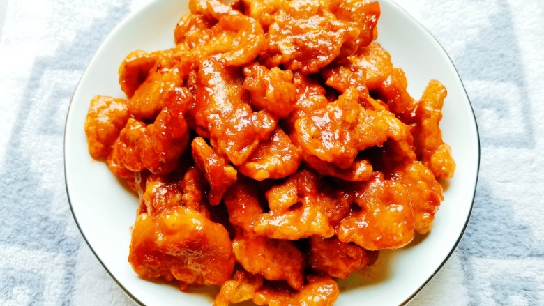 香炸锅巴肉,出锅啦!香酥酸甜的锅巴肉就完成啦!