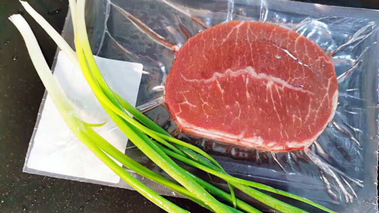 韩式冷面,牛排肉,葱