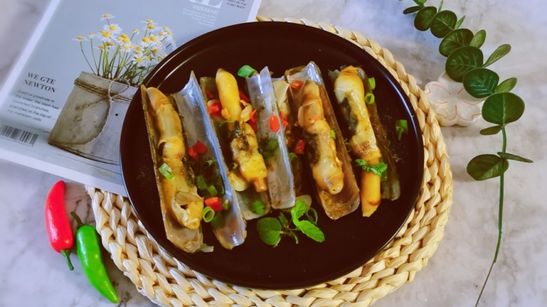 椒盐蛏子,上桌食用,味道好极了。
