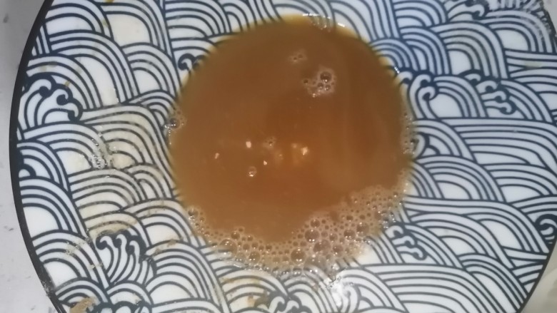 醋溜木须肉,提前调好(放入2勺醋,半勺糖,适量盐,胡椒粉,生粉再加入一汤勺水搅拌均匀)