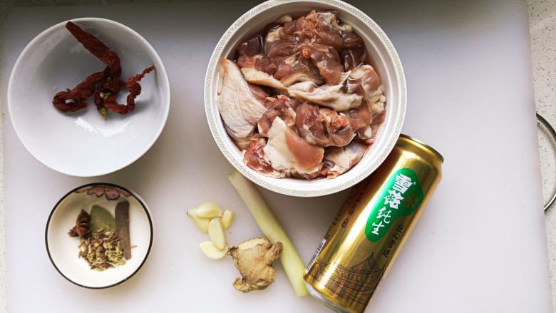 红烧鸭块,所有用到的食材都在这里;
