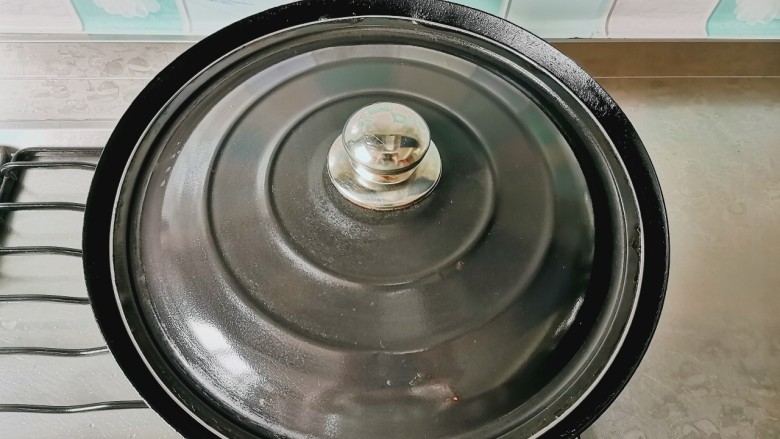 红烧鸭块,盖上锅盖,中火45分钟